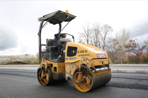 Road roller compacting a prepared road surface