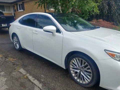 White Lexus ES — exterior — side front